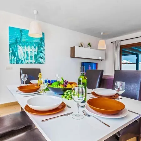 Playa Blanca Sleeps 5 With Pool Air Con And Wifi *