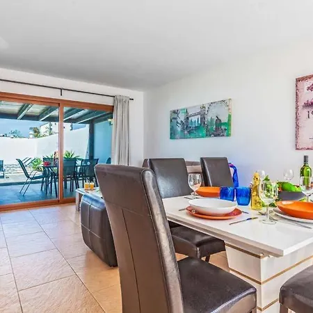 Playa Blanca Sleeps 5 With Pool Air Con And Wifi * Playa Blanca (Lanzarote)