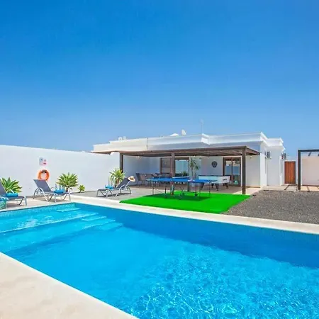 Playa Blanca Sleeps 5 With Pool Air Con And Wifi *