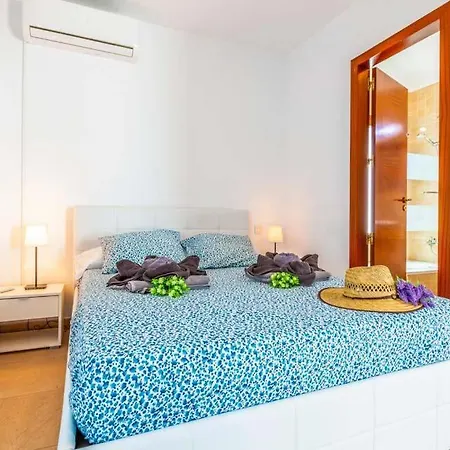 Playa Blanca Sleeps 5 With Pool Air Con And Wifi Villa *